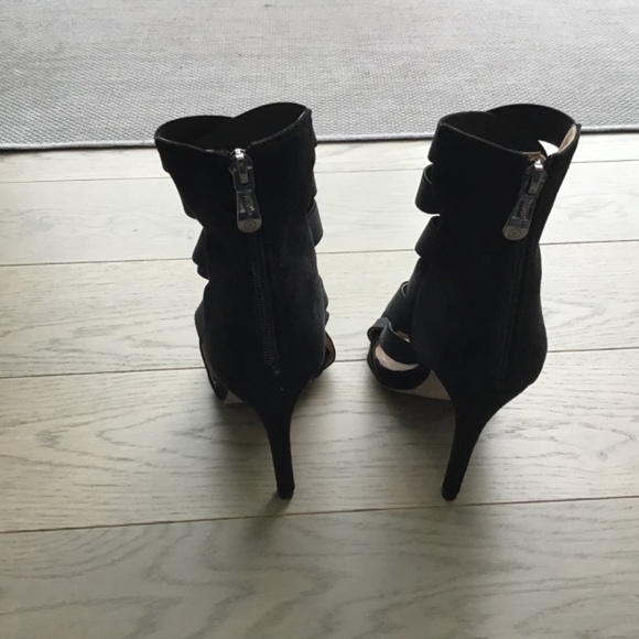 Cape Robbin Black Suede Stiletto Heels size 7 - Picture 3 of 7